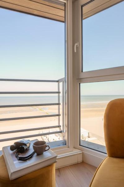 Beachfront Apartment With Panoramic Sea View - Middelkerke