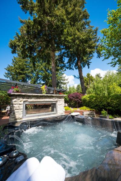 Coastal Retreat With Private Hot Tub White Rock - Surrey