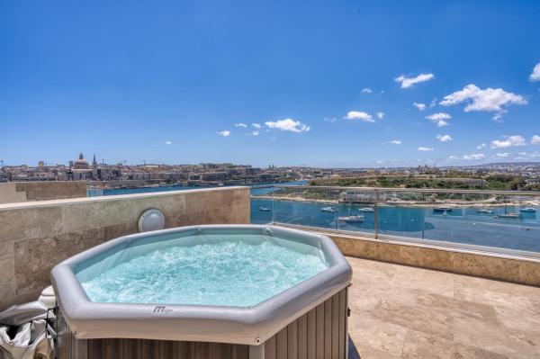 Fotografie 1: Panoramic & Jacuzzi Sliema Penthouse