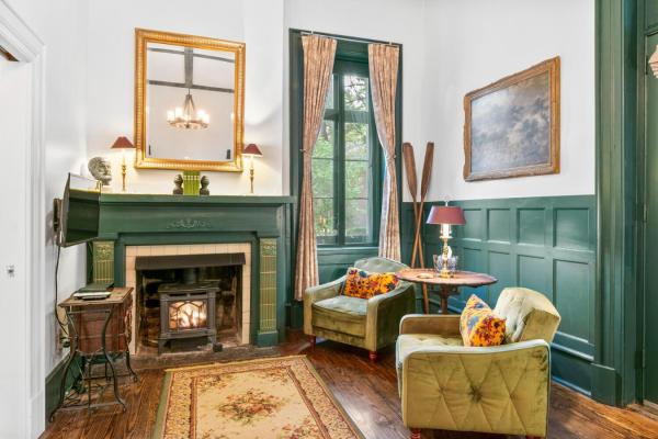 Spacious Studio On Historic Inn Property - Sierra Nevada
