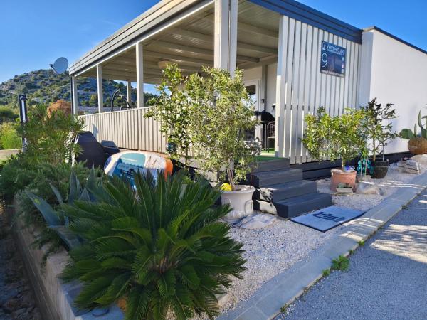 写真にはドラゲ市にあるGF Mobilehomes Kroatienが写っています。