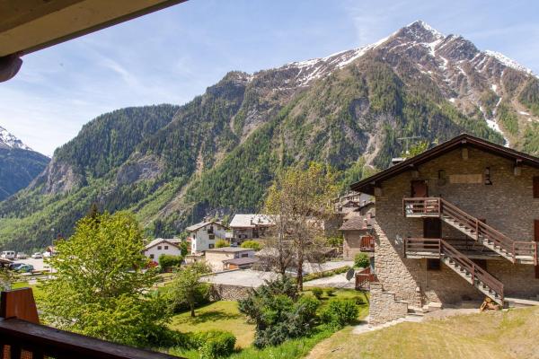 Appartamento In Stile Alpino A Courmayeur - La Thuile