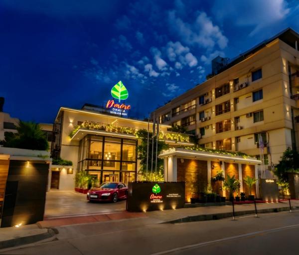 På bilden syns objektet D'more Dhaka Hotel & Resort som ligger i staden Banani Model Town.