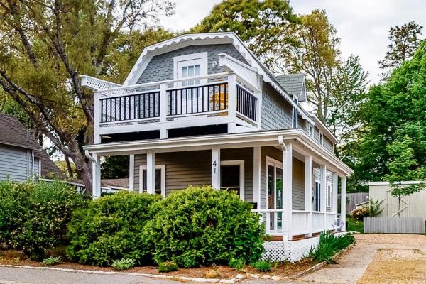 Oak Bluffs Cottage - Massachusetts