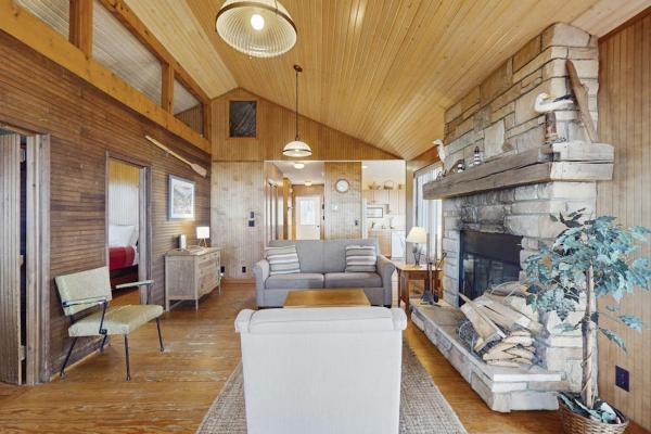 Private Cottage W/wood-burning Fireplace, Wifi, And Lakefront Access - Saugatuck, MI