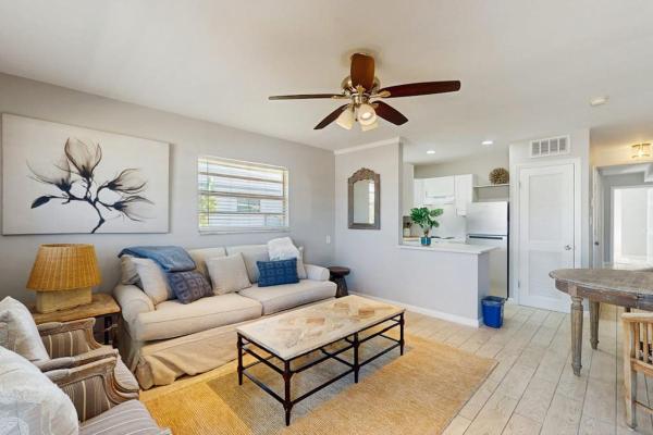 Soulace 444 B - Naples, FL