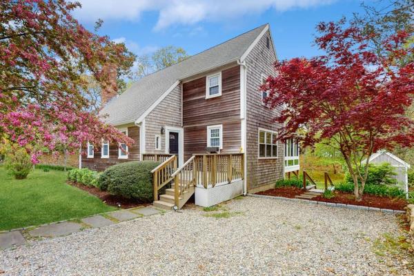 Cozy Charming Cottage - New England