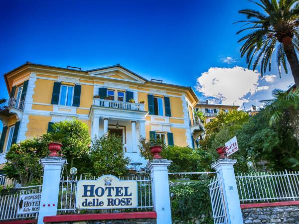 Na fotografii je vidět objekt Hotel Delle Rose nacházející se ve městě Rapallo.