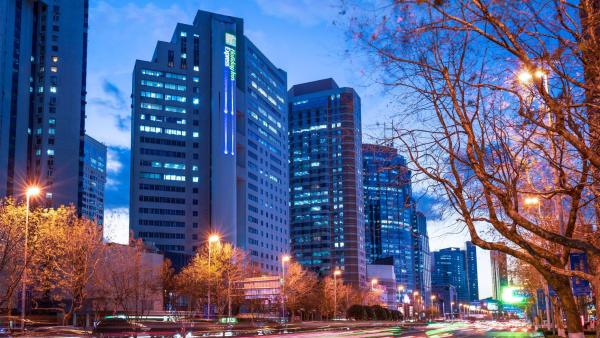 Kuvassa näkyy kohde Holiday Inn Express Qingdao City Center by IHG, joka sijaitsee kaupungissa Fushansuo.