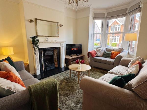 Spacious Victorian Townhouse With Cathedral Views - Lincoln
