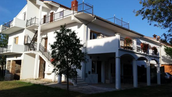 Na fotografii je vidět objekt Holliday house Lidia nacházející se ve městě Brijuni.