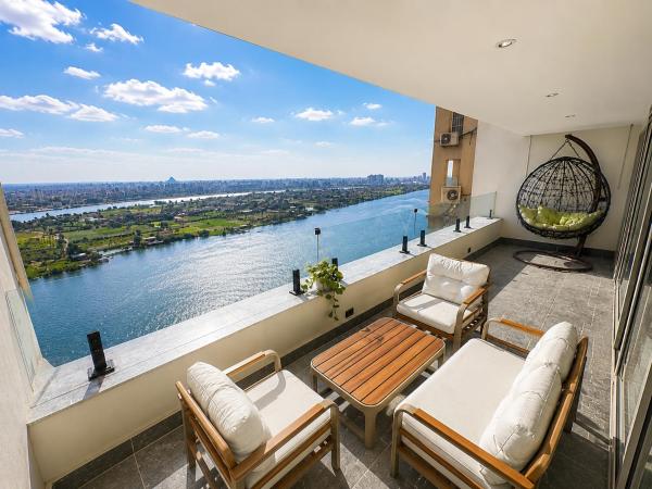 A la foto es mostra l'objecte Cairo Homes Maadi Direct Nile View Apartments situat a la ciutat de El Caire.