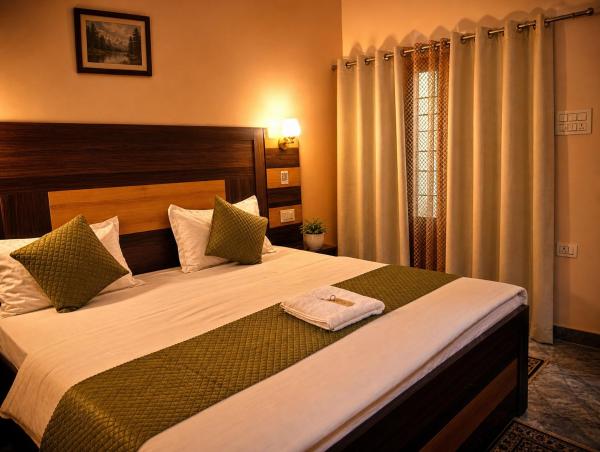 A la foto es mostra l'objecte Geetanjali Palace Hotel & Restaurant situat a la ciutat de Kurchhola.