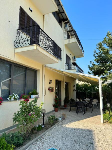 Na fotografii je vidět objekt Villa Emma Durrës nacházející se ve městě Durrës.