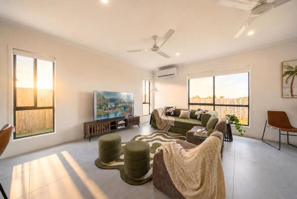 Olive House - Designer Stay For Families & Groups - Logan Village