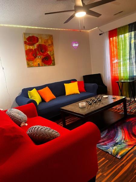 New Stylish Durham Townhome Near Duke & Black Light Room - Durham, NC