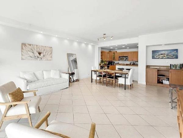 Bayview 2 Bedroom Condo With Resort Amenities - Key Biscayne, FL
