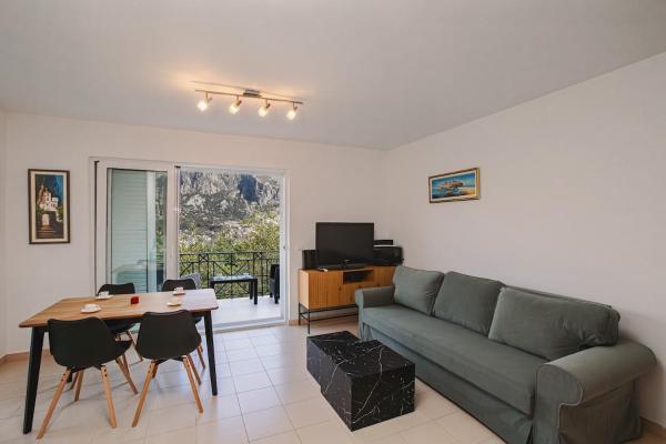 Newly Refurbished 2 Bd With Sea Views - コトル