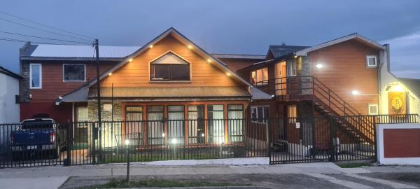 A la foto es mostra l'objecte Hostal Fernando de Magalhaes situat a la ciutat de Punta Arenas.