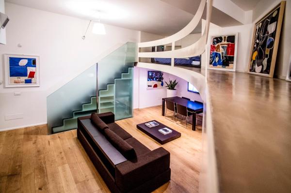 A la foto es mostra l'objecte Gallery House situat a la ciutat de Perusa.