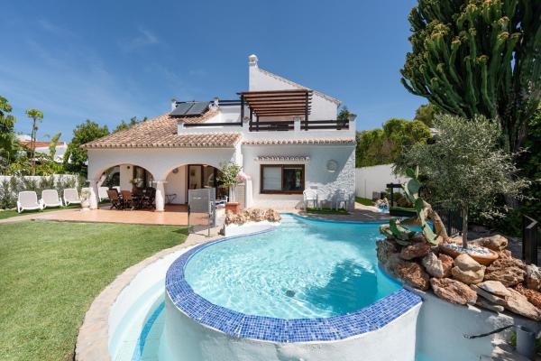 Villa By The Beach 5 Bedrooms - Marbella