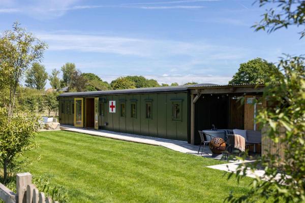 Beautifully Restored Ww2 Carriage - Sleeps 6 - Chichester