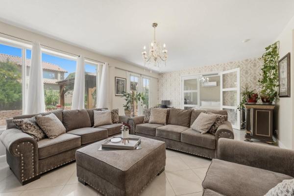 Modern Vegas 4br With Bbq Balcony & Parking - Las Vegas