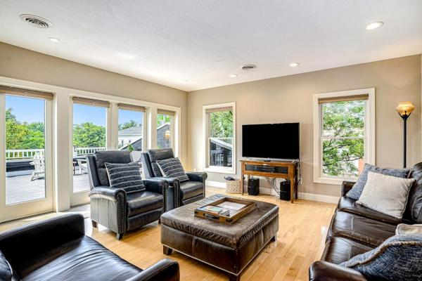 Lake View Getaway - Saugatuck, MI