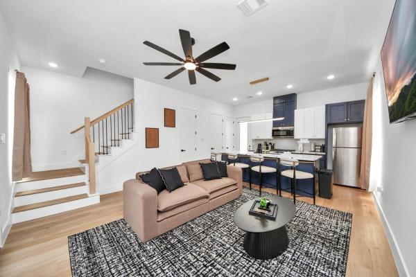 Spacious 4br Combo Near Nrg Downtown - Houston, TX