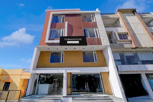På billedet ses objektet Townhouse Mahamrityunjay Dwar Ujjain Formerly Hotel Prakash beliggende i byen Ujjain.