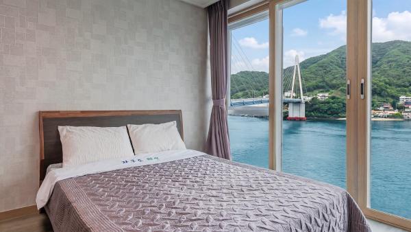 Yeosu Janggun Island Pension - Yeosu-si