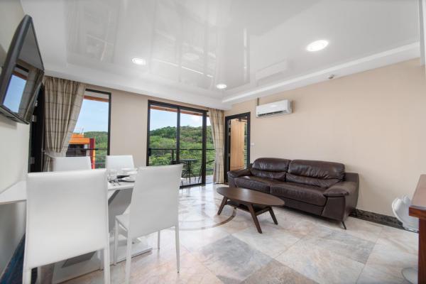 Spacious 2-br Apartment Top Floor, Naiharn Beach - Phuket
