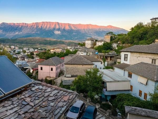 A la foto es mostra l'objecte House in the old town with view situat a la ciutat de Gjirokastër.
