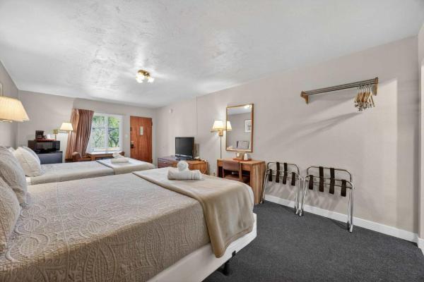 Eagle Motel Suite 105 - Manitou Springs, CO