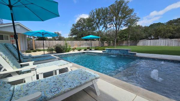 Gruene Gables Pool & Game Room - New Braunfels, TX