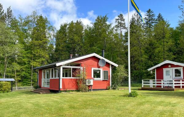 Awesome Home In Kungsäter With Lake View - Båstad