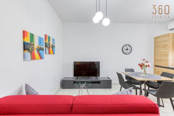 Modern Apartment With Sofabed & Balcony In Gzira Gzr056 - La Valette