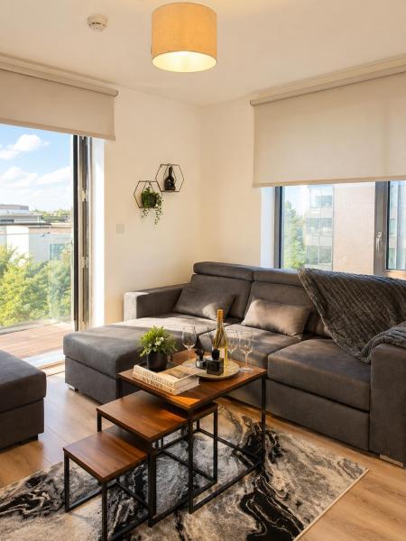 Luxury High-end Flat With Pool Table And Balcony - Watford