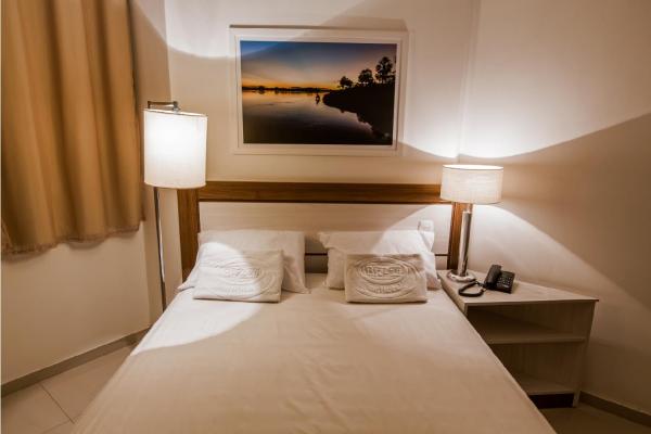 Na foto é possível ver o objeto Hotel Bizzon localizado na cidade de Jequié.
