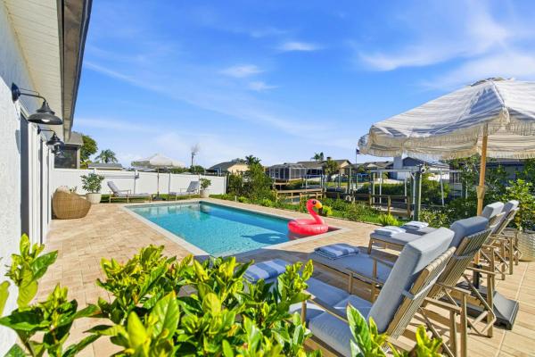 Waterfront Gem W/ Boat Dock, Pool In Apollo Beach - Apollo Beach, FL