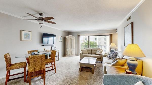 Ocean Block Retreat With Easy Beach Access & Shared Pools - Maryland Beach, MD