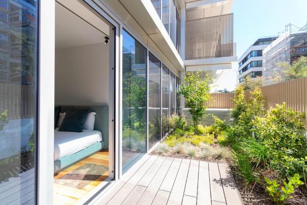 Coastal Bliss Stylish 2br Apartment By Lovelystay - Madalena