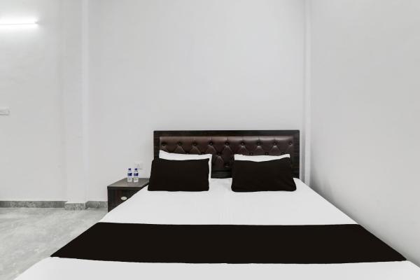 På billedet ses objektet SPOT ON Hotel chitransh inn beliggende i byen Dewa.