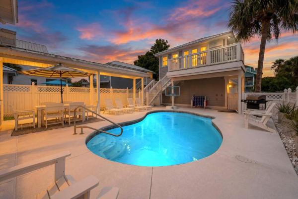 Salt & Sol Free Golf Cart Pool Heat Deals - Destin, FL