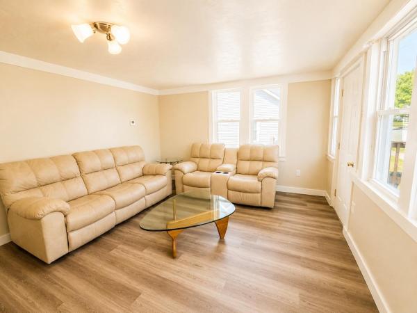 Spacious & Bright 3br Getaway Near Everything - Fond du Lac, WI