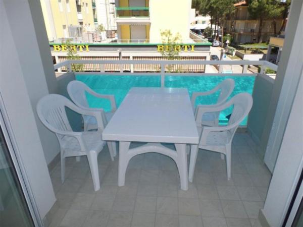Central Flat With Two Terraces And Parking - Bibione