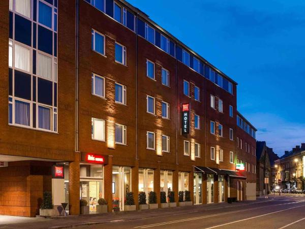 The photo shows the Ibis Namur Centre located in the city of Jambes.