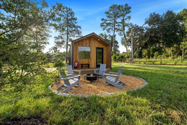 Gorgeous And Modern Cabin Near Poe Springs Park, Perfect For A Weekend In Nature - Florida