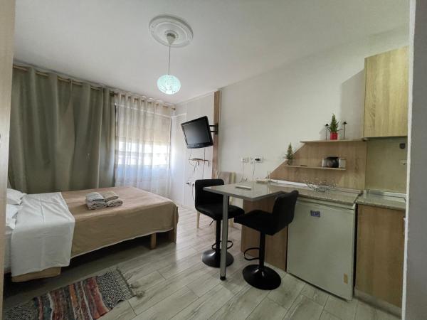 Kuvassa näkyy kohde Piazza Downtown Cozy Studio - ENJOY TRAVEL, joka sijaitsee kaupungissa Tirana.