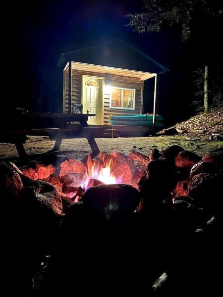 Porched Cabin For A Memorable Family Glamping Getaway Near Wolf River In Wisconsin - Wisconsin